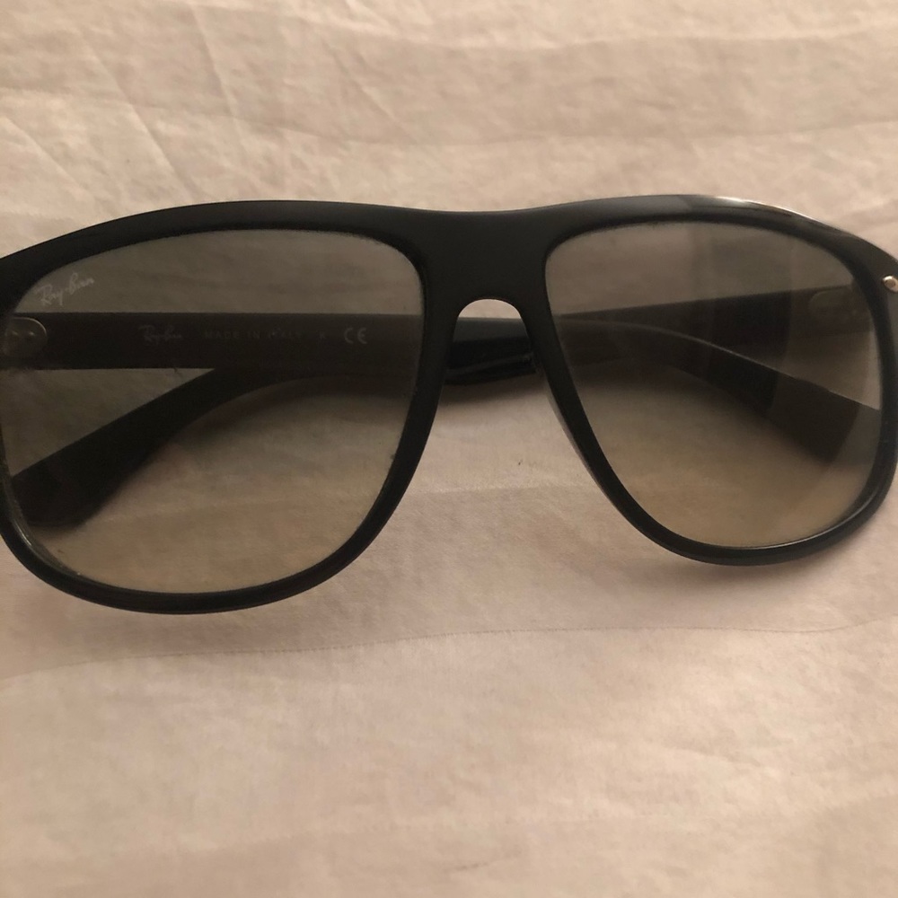 RAYBANS IN AMAZING SHAPE!